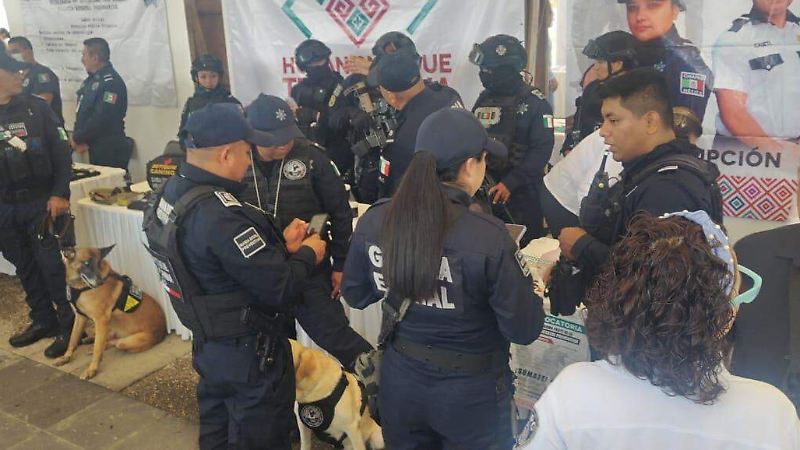 policías